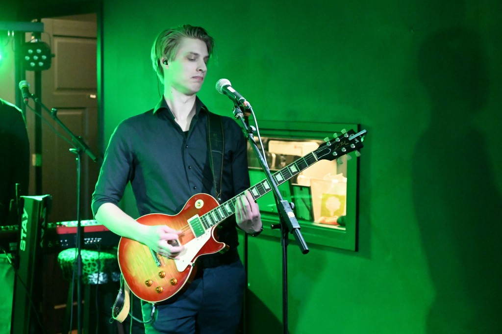 ../Images/10 jaar Ro's Barbershop 010.jpg